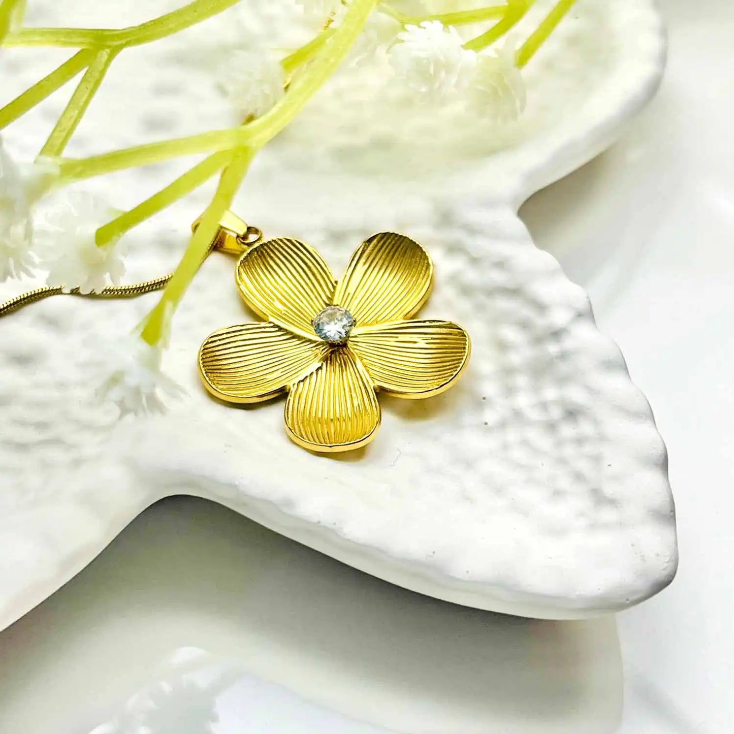 Golden Flower With Stone Neckless