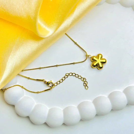 Beautiful Flower Shape Necklace