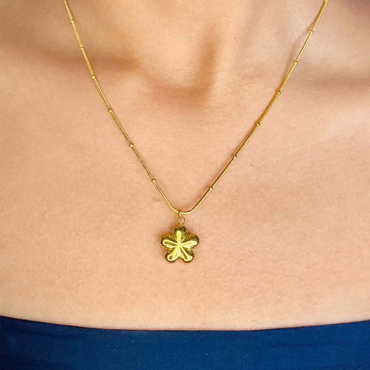 Beautiful Flower Shape Necklace